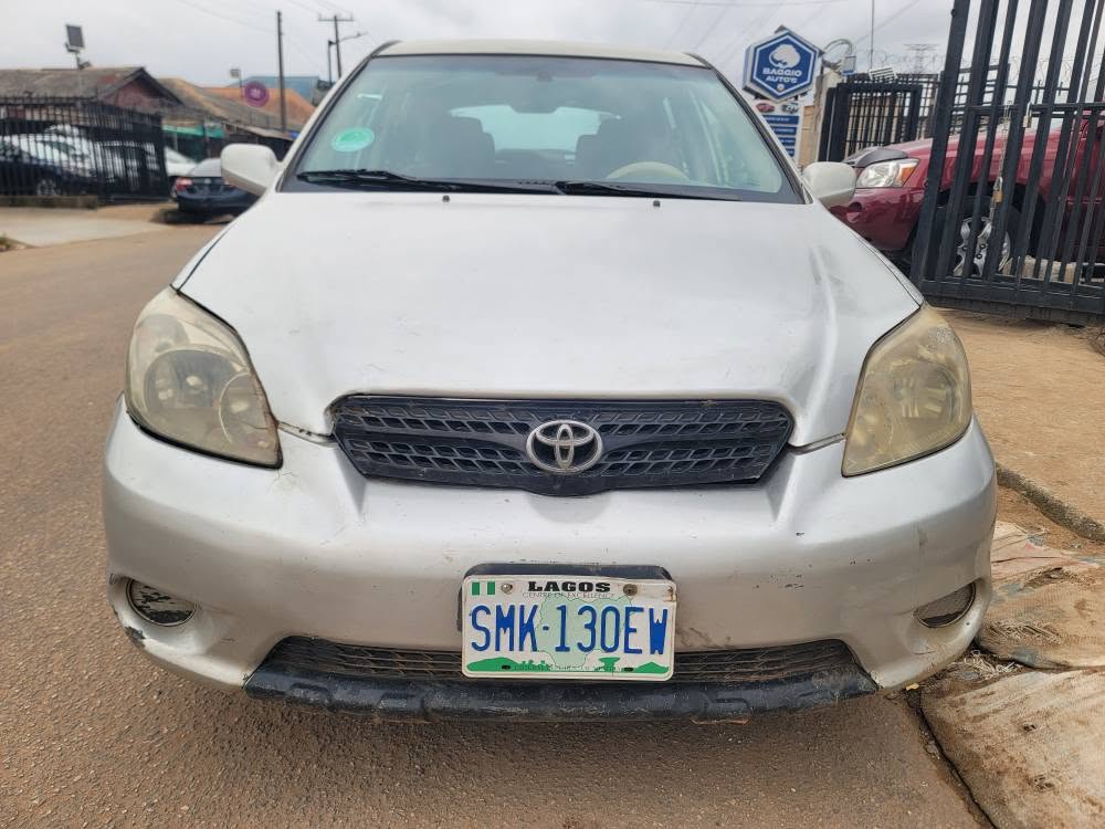 A picture of Toyota matrix 2006 sound engine and gear selecting perfectly