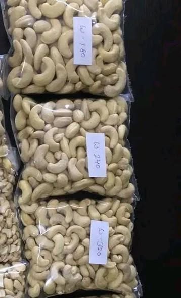 A picture of CASHEW NUTS