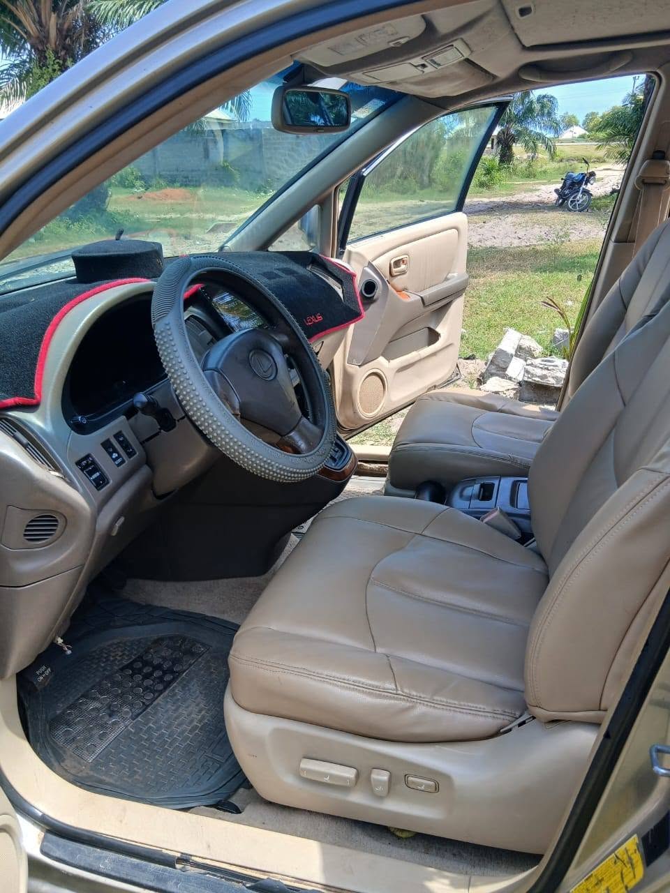 A picture of Lexus Rx 300 Call or text if you re interested