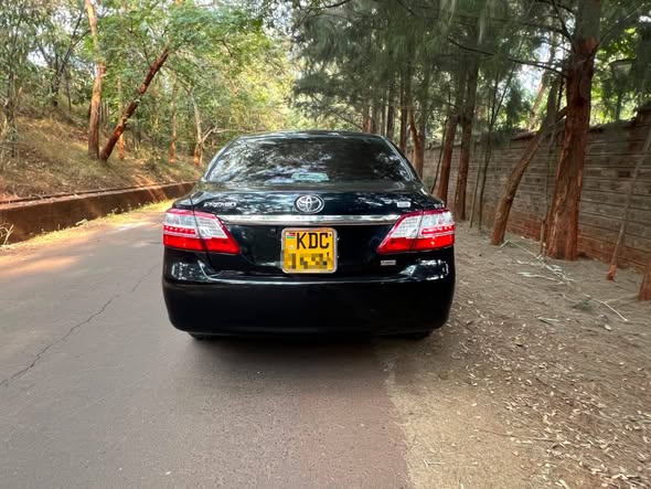 A picture of TOYOTA PREMIO 1800CC PETROL ENGINE AUTOMATIC TRANSMISSION ORIGINAL BLACK PAINT