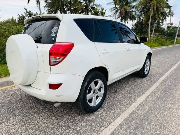 A picture of TOYOTA RAV4 MISS TZ KALI SANA 0684528146 au 0764030794