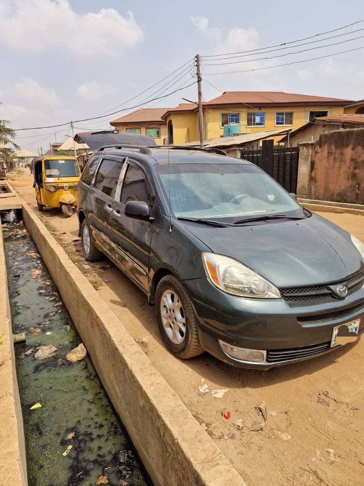 A picture of For sale 5 9 Toyota Sienna Engine gear and ac