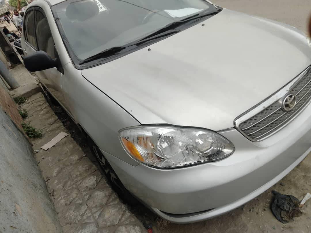 A picture of 2005 Toyota corolla