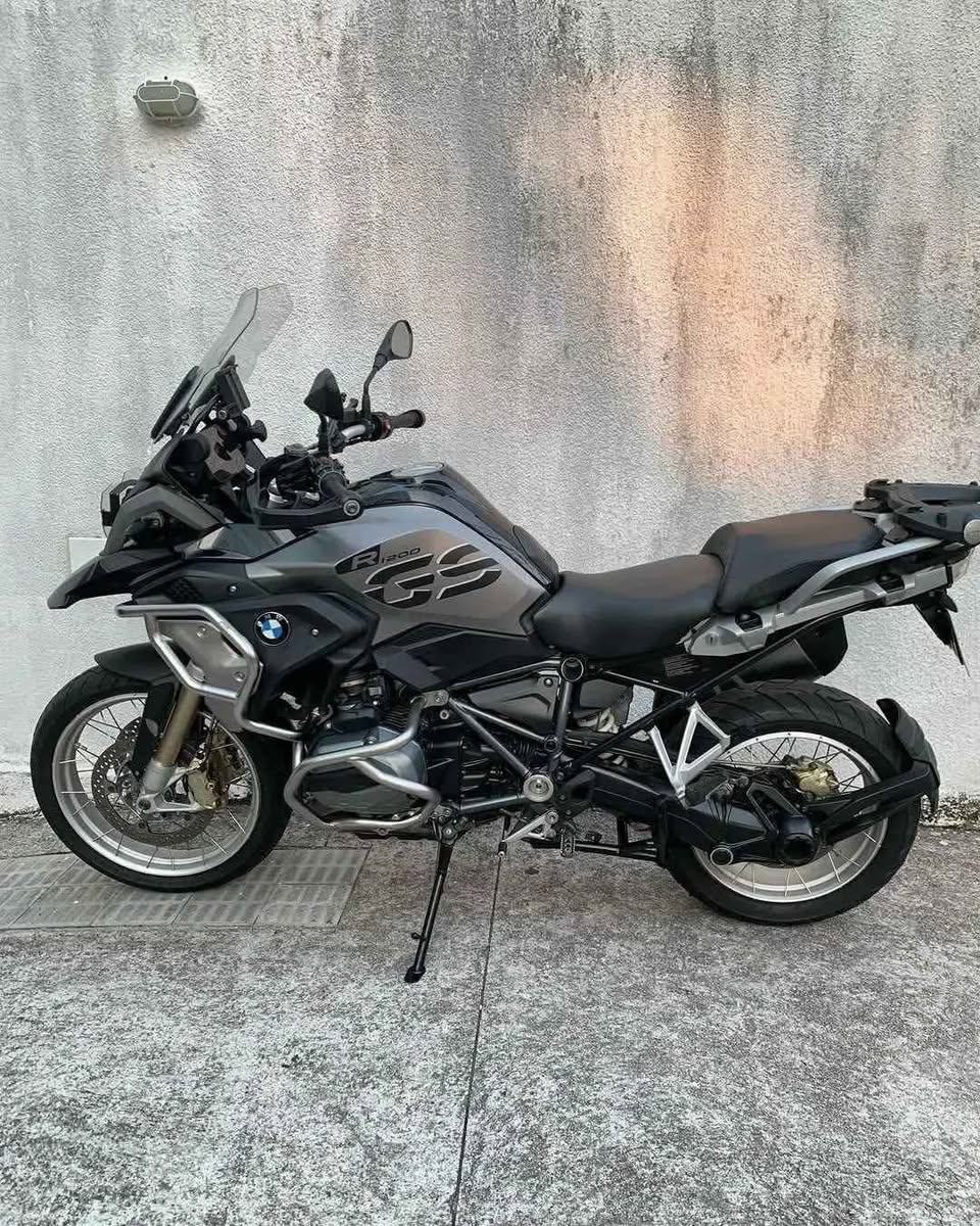 A picture of BMW R1200 ADVENTURE