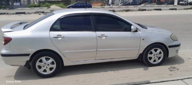 A picture of 2004 corolla