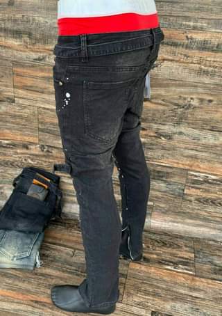 A picture of SLIM JEANS