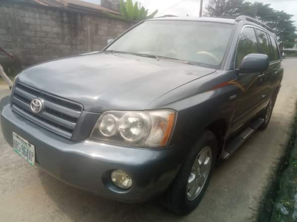A picture of Toyota Highlander 2005 First body Engine and gear ok Interior