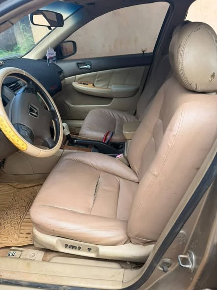 A picture of Honda Accord 05