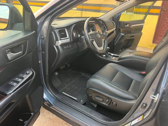 A picture of 2018 Toyota Highlander XLE