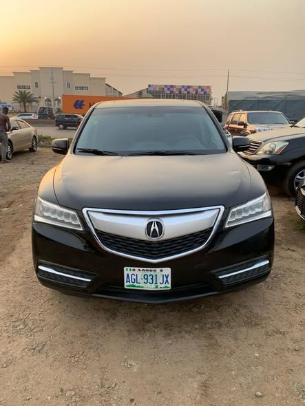 A picture of 9 months used Acura MDX 2015 modelTokunbo standard Fullest option