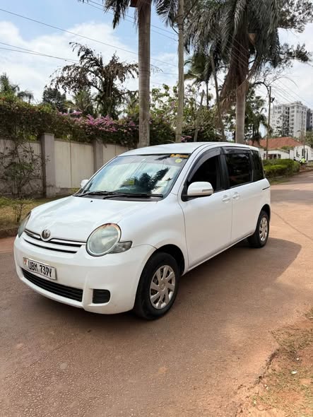 A picture of Toyota sienta