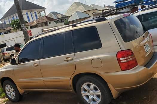 A picture of Belgium standard 2004 Toyota Highlander for sale. Fullest option. Untampered