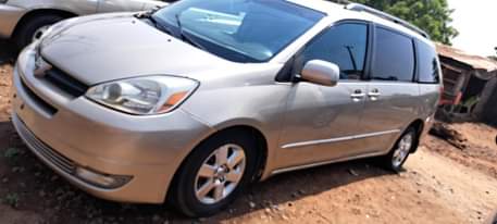 A picture of Toyota Sienna 2006 Model