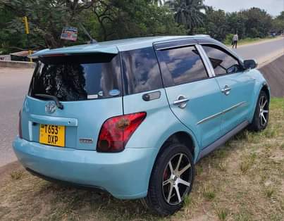 A picture of ToyOta Ist DXP Mwaka 2004 5 Cc 1290 Haijarudiwa Rangi