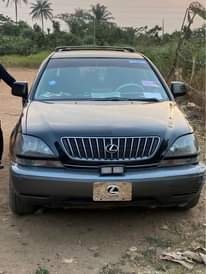 A picture of Lexus 300