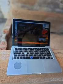 A picture of MacBook pro 2011 i5 320 4gb