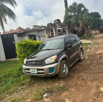 A picture of Toyota RAV4 2005