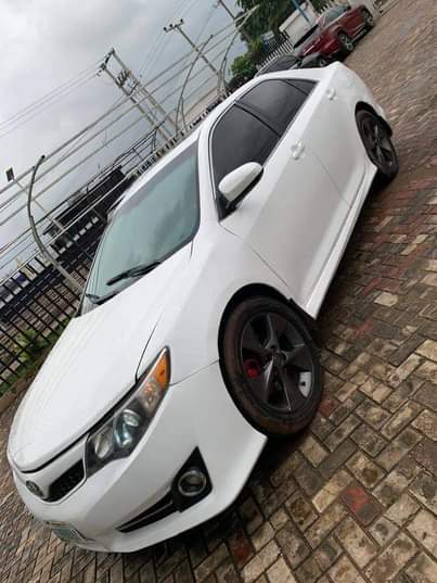 A picture of Toyota Camry SE 2012