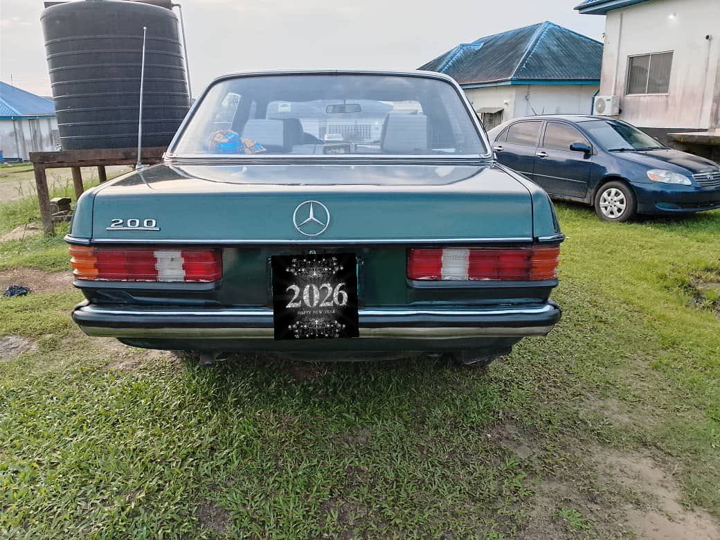 A picture of Benz 200