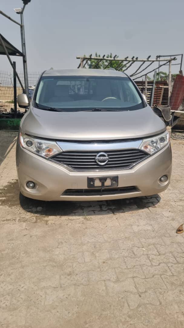 A picture of 2013 nissan quest