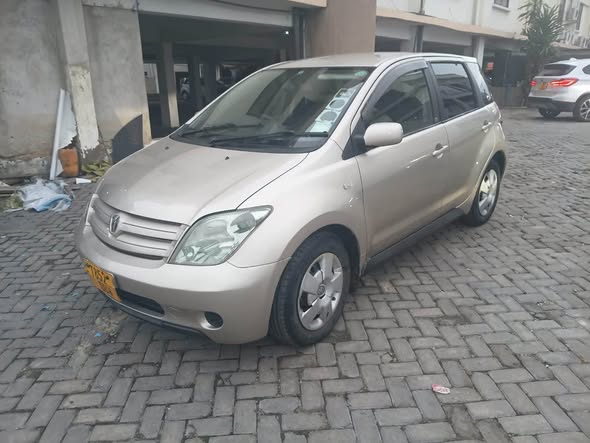 A picture of TOYOTA IST0714058883