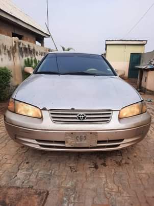 A picture of 100 Tokunbo standard Toyota camry 2000model