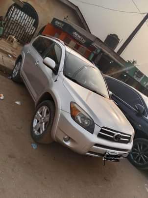 A picture of Toyota RAV4 2008