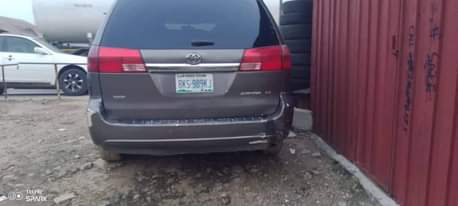 A picture of 2004 Toyota Sienna Le 6dr Hatchback