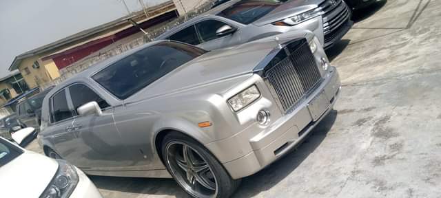 A picture of Rolls Royce for sale 08035079439 DM serious buyer only