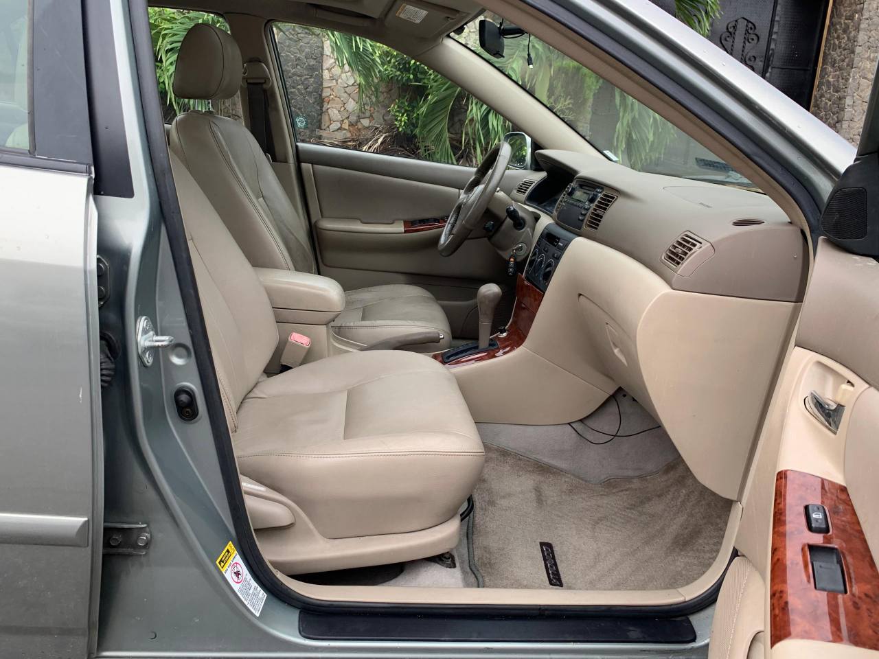 A picture of 2004 Toyota Corolla LE leather seats Open Roof Super clean