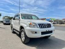 A picture of TOYOTA LANDCRUISER PRADO Make 2006 Color Pearl White Engine 2TR