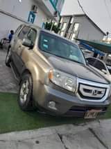A picture of First body Honda pilot 2012