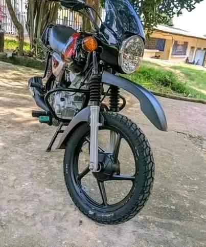 A picture of BOXER 125 FULL DOCUMENTS TZS 850 000 NIPIGIE 0761463401