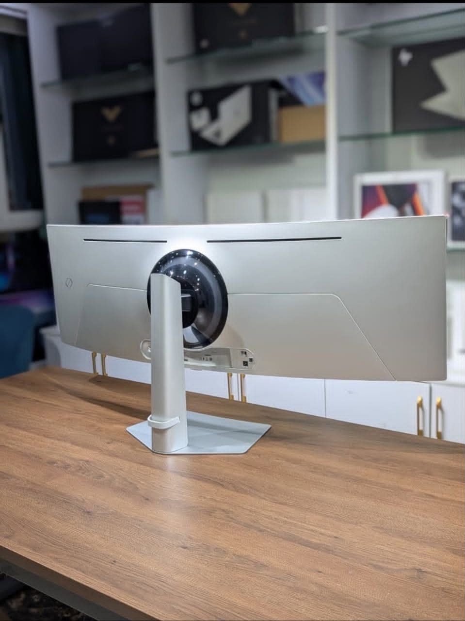 A picture of The Samsung LC49G95T Odyssey G9 2029 has a 240 Hz