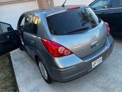 A picture of 2009 Nissan Versa SL Hatchback 4D