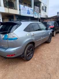 A picture of Rx350 Lexus first body but need repaint Everything is working