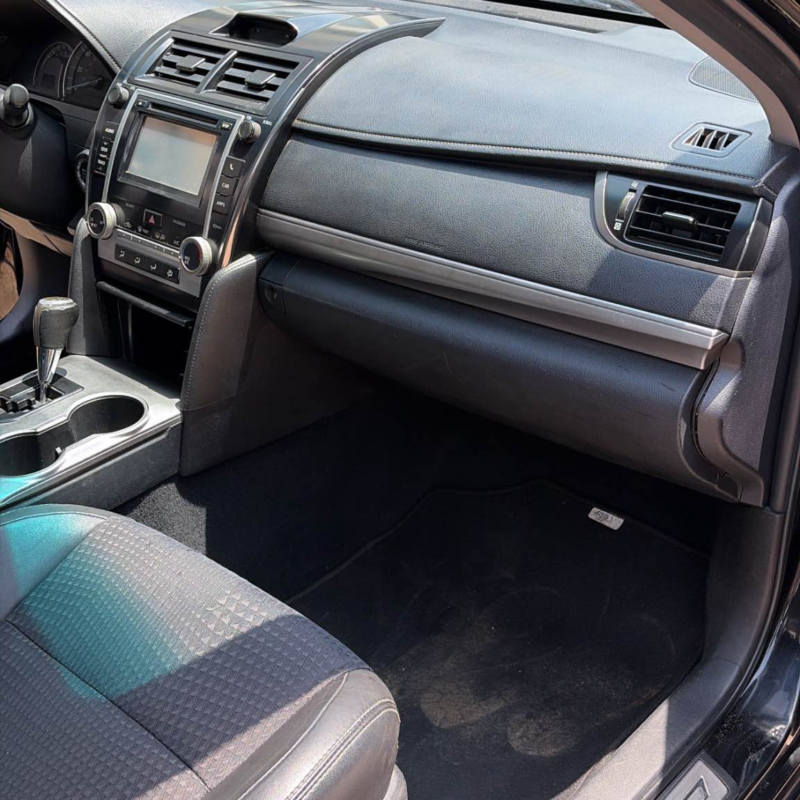 A picture of TOYOTA CAMRY SE 012