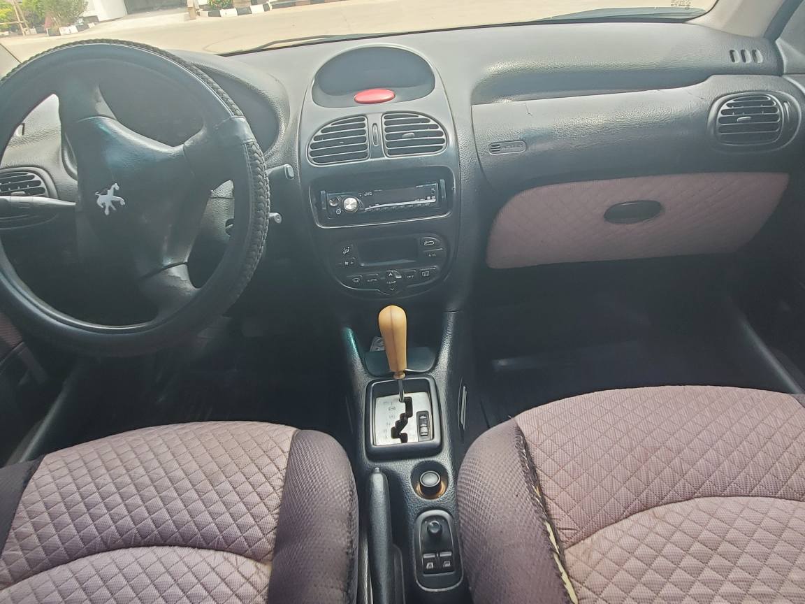 A picture of Peugeot 206 Automatic