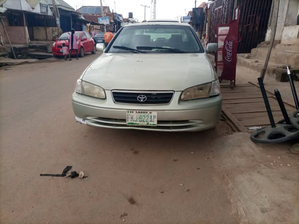 A picture of Toyota camry 2 2