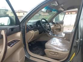 A picture of Toyota highlander 2008 model 3rows