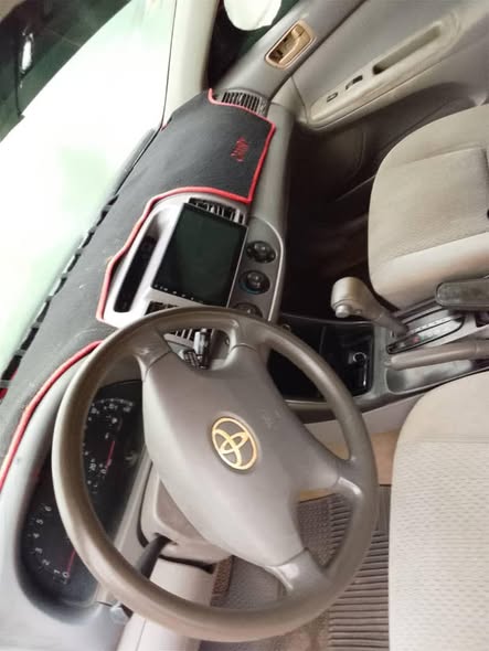 A picture of 2004 Camry toyota