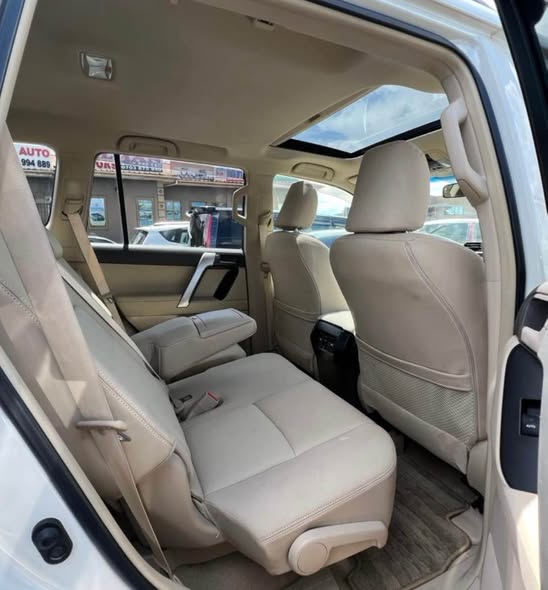 A picture of 2019 Toyota Land Cruiser TX07654241223