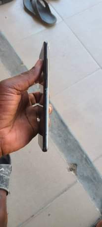 A picture of SAMSUNG S20 5G GB 256 RAM 12 GB