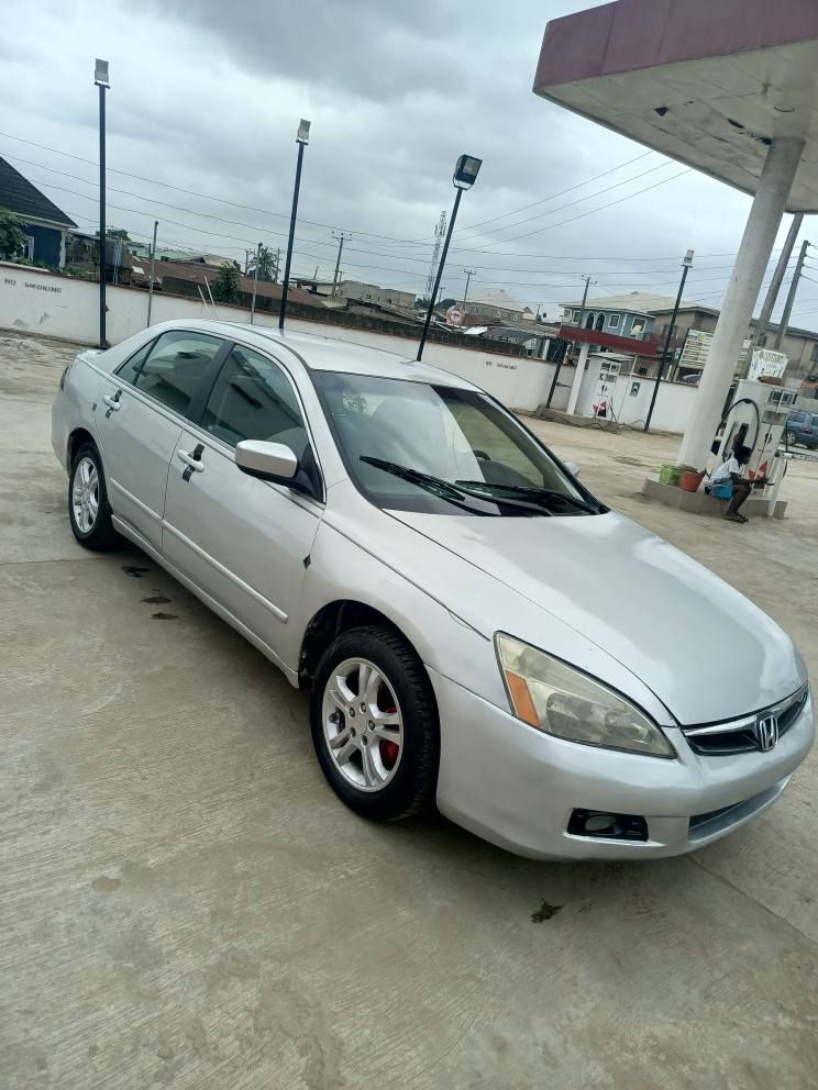 A picture of Honda Accord DC 2007