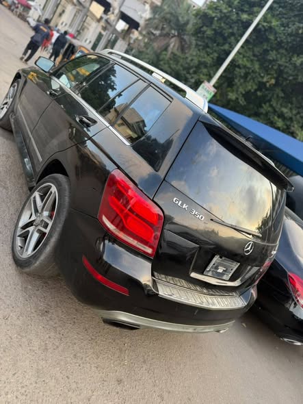 A picture of 2010 2015 Mercedes Benz glk350