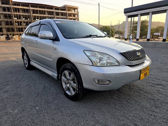A picture of Toyota harrier new
