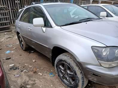 A picture of SUPER CLEAN LEXUS RX300 Perfect engine Perfect gear selection AC