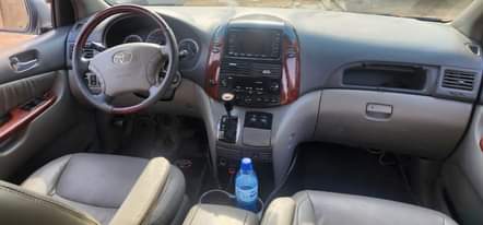 A picture of Toyota sienna model