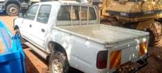 A picture of Hilux double curbin