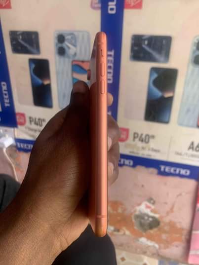 A picture of iPhone XR 64 GB Contact 0617 702 252 